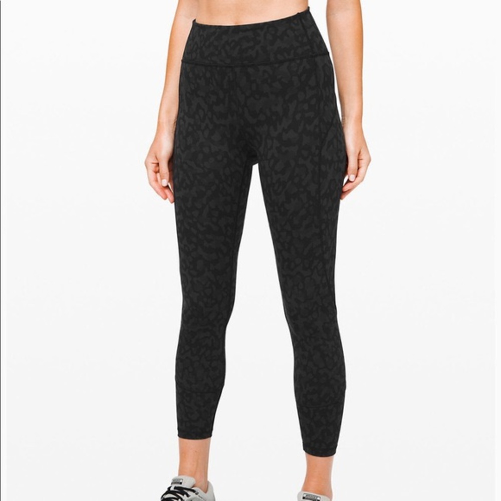 Lululemon In Movement 25” tights LIKE NEW